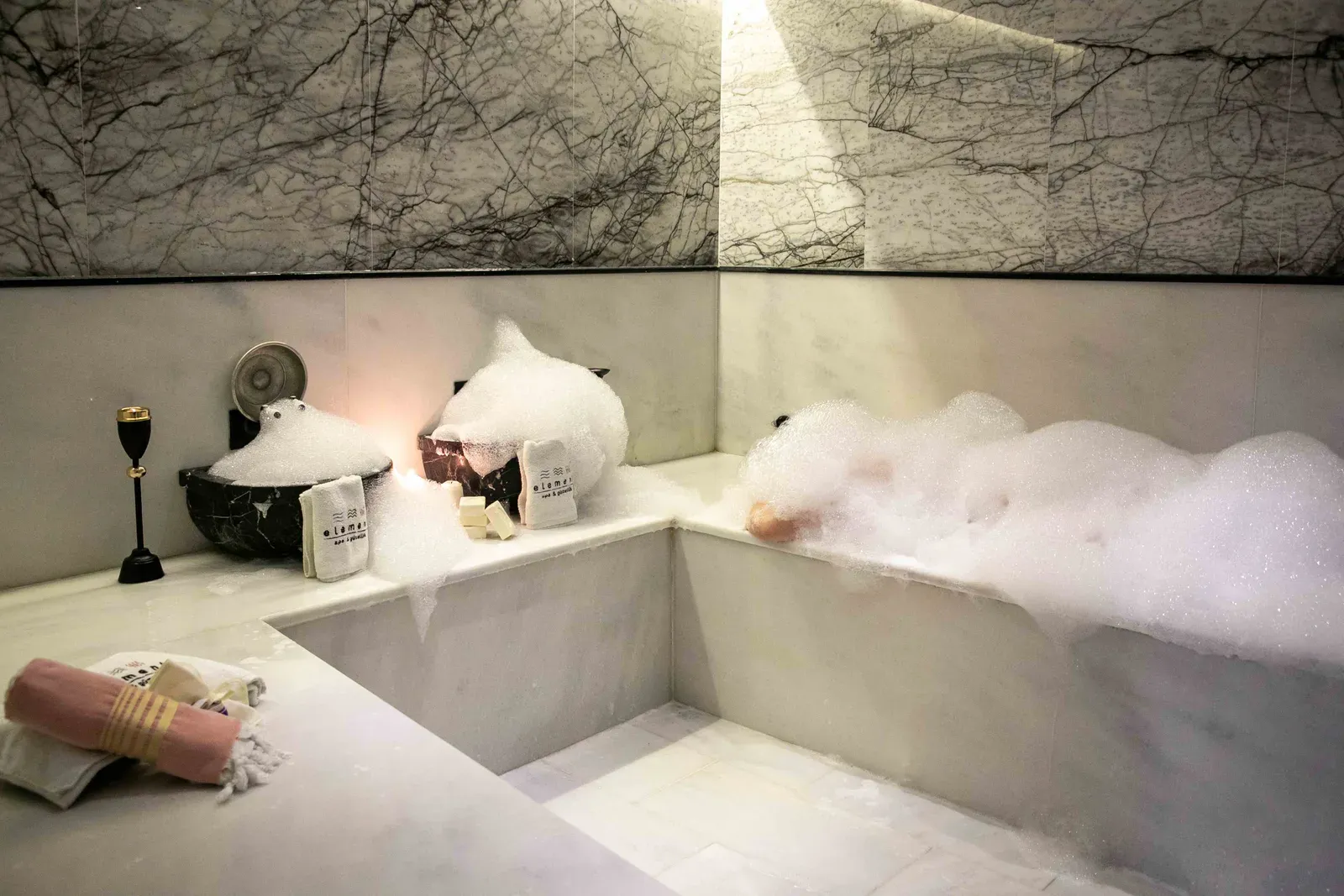Element hamam ve köpük ritüeli